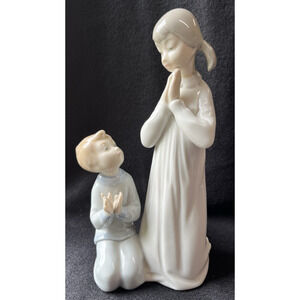 Lladro #4779 - Teaching to Pray - retired - Excellent condition